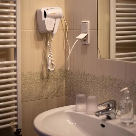 מלון Barbara Oborniki Śląskie